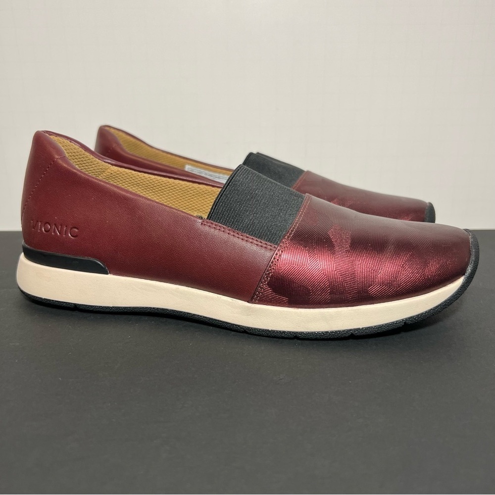 Womens VIONIC Cameo Red Camouflage Slip On Loafers / Size 7.5 - Picture 1 of 8